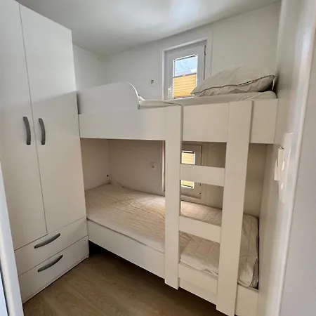 Luxury Houseboat Lavender Semesterbostad