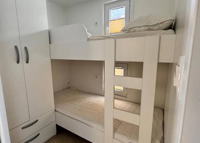 Luxury Houseboat Lavender 度假居