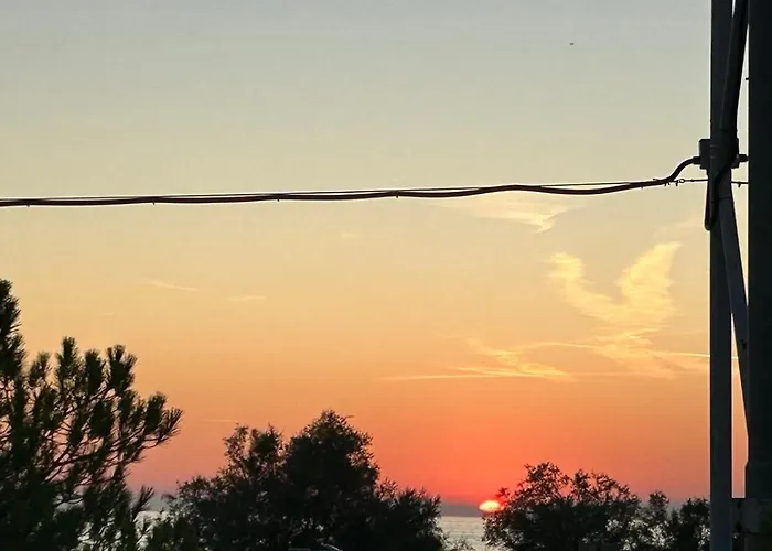 Luxury Houseboat Lavender ポルトローシュ