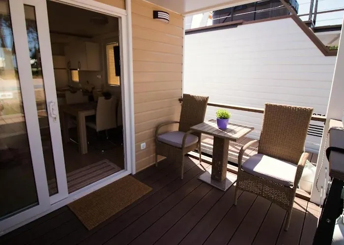 Luxury Houseboat Lavender * ポルトローシュ